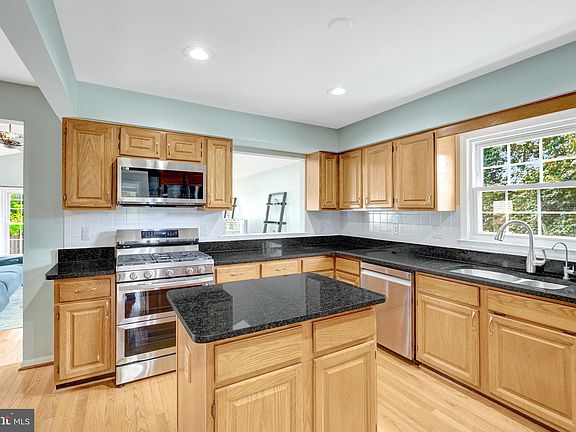 4th image of 3147 Kinross Cir