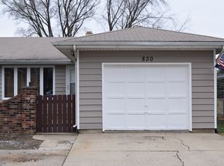 830 W Spring St, South Elgin, IL 60177