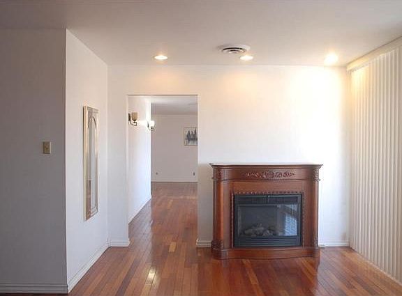 4th image of 1800 N Stanton St APT 404