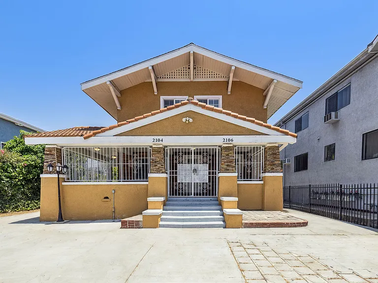 2106 Crenshaw Blvd — Photo 3