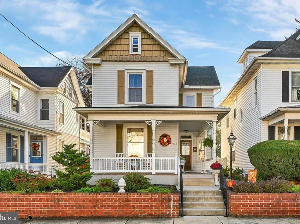233 S Spruce St, Lititz, PA 17543