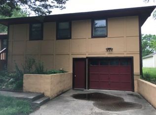 1906 Cleveland Ter, Leavenworth, KS 66048