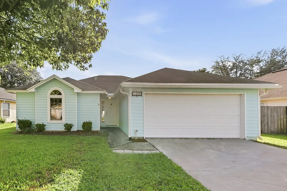 3 bed, 2.0 bath, 1492 sqft, $2,200 — Photo 1
