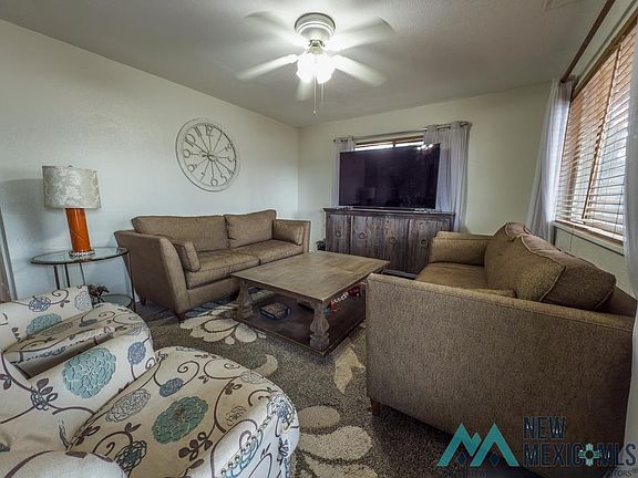 3rd image of 1300 N Llano Dr