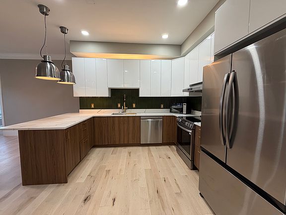 Apartment entryway into kitchen