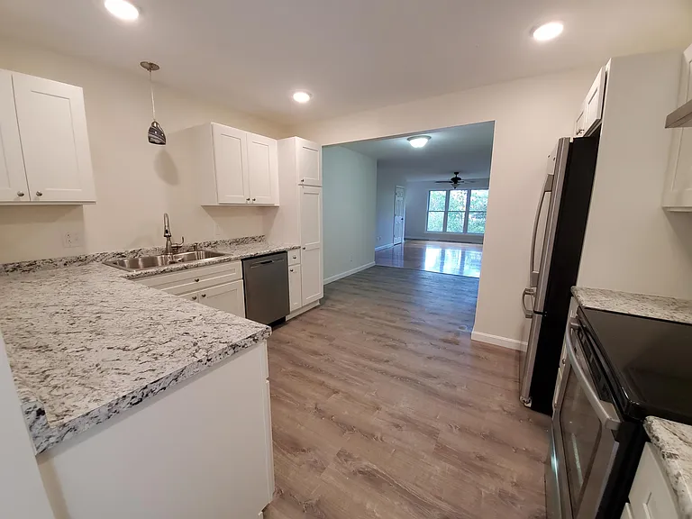 72 Juniper Rdg #A — Photo 4