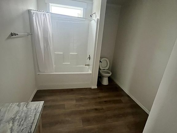 3rd image of 6 Dyanna Dr