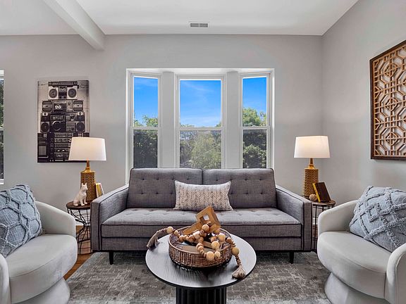3rd image of 1457 W Thome Ave #2