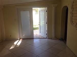 4th image of 230 NW 33rd Ave