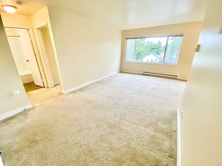 424 19th Ave E — Photo 31