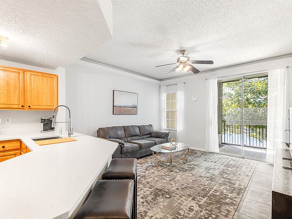 5th image of 3015 Aqua Vista Ln APT 129