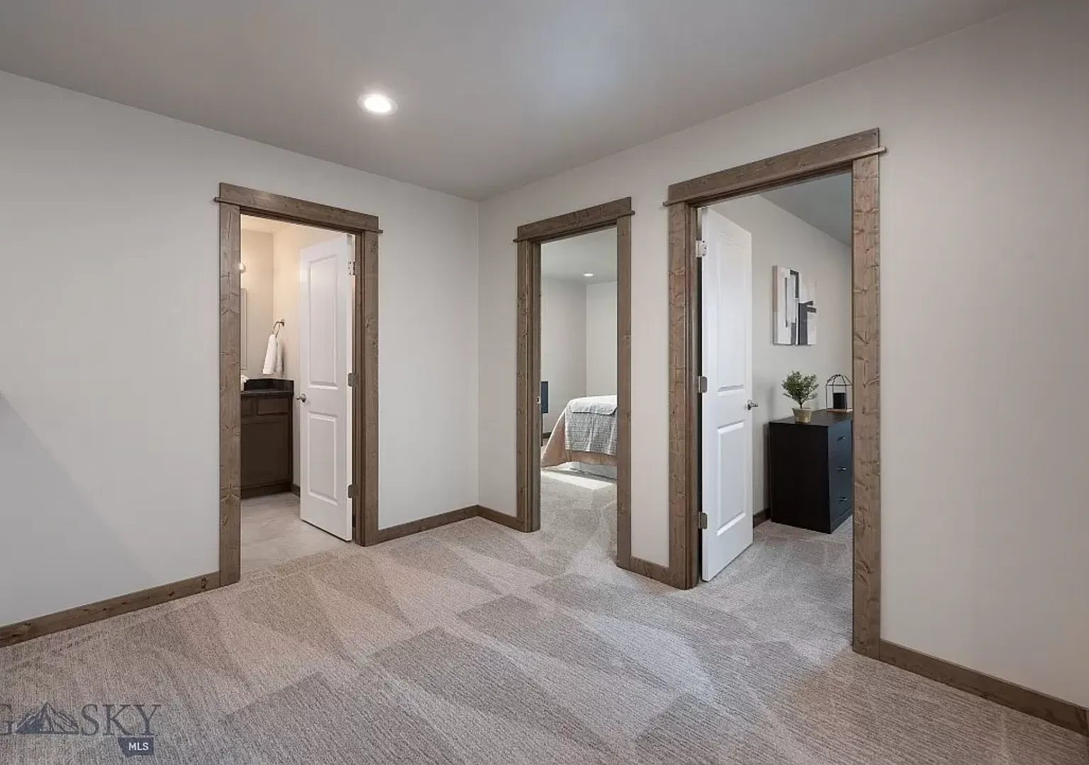 Brand New Three Bedroom Townhouse W/ AC — Photo 3