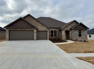 206 Doral Dr, Cave Springs, AR 72718