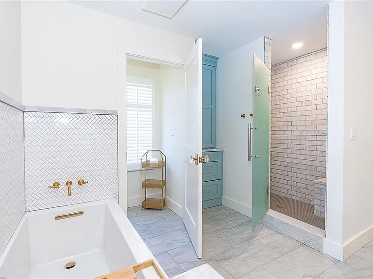 320 Anchor Row — Photo 26