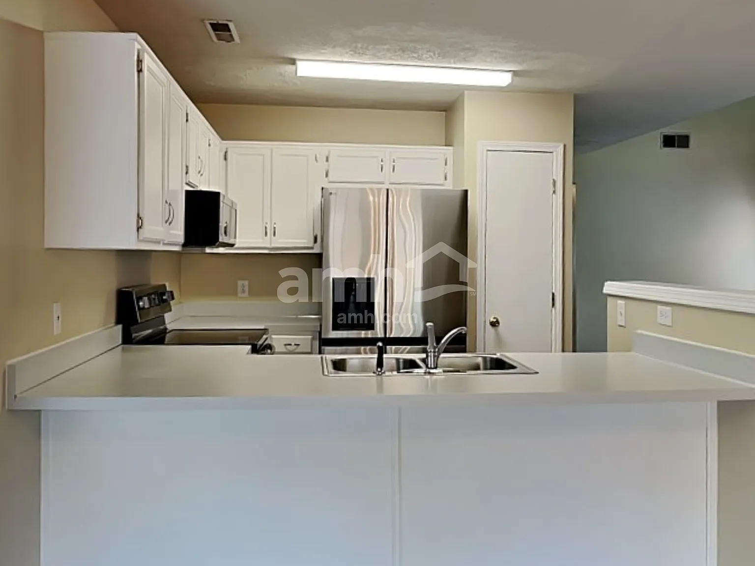 4 bed, 3.0 bath, 2113 sqft, $2,570 — Photo 4