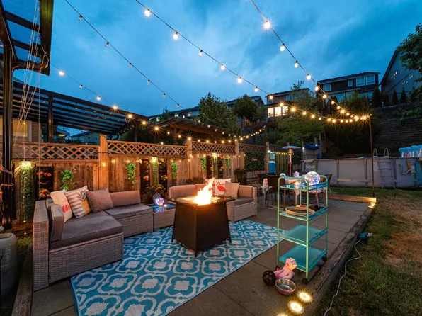 10476 McEachern St, Maple Ridge, BC V2W 0B2