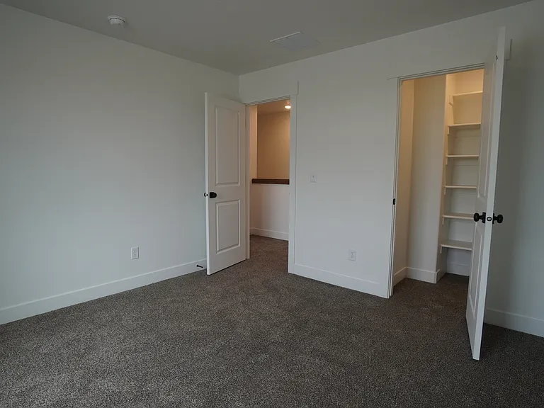 325 N Liberty Ave — Photo 14