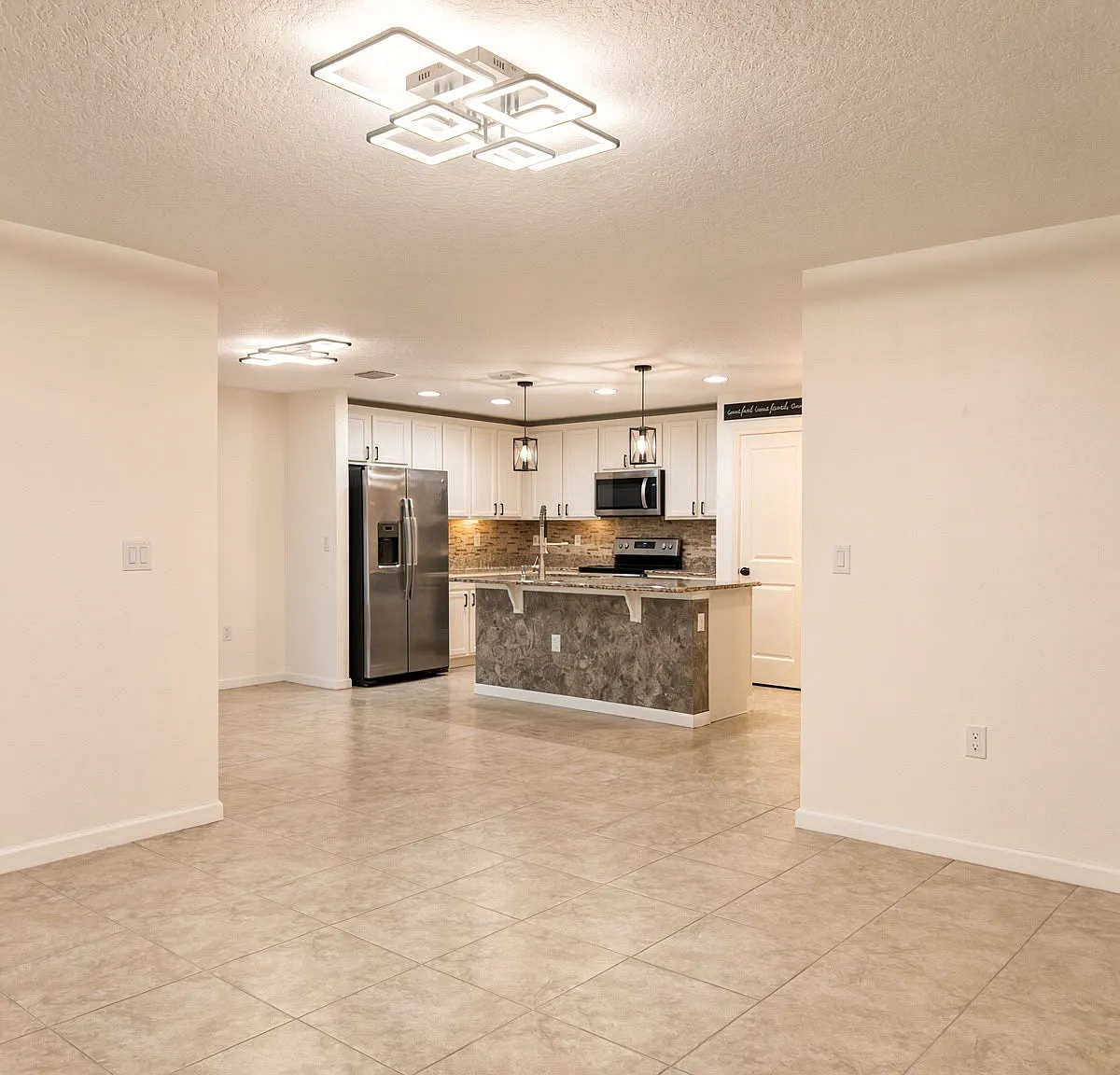 4 bed, 1600 sqft, $2,300 — Photo 2