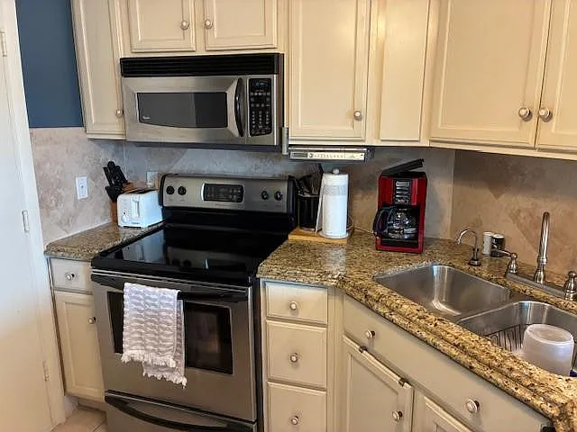 133 N Pompano Beach Blvd #209 — Photo 9