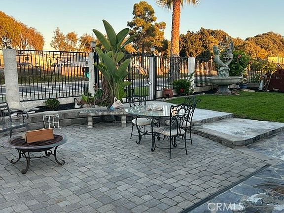 3rd image of 1150-1154 Pacific Blvd
