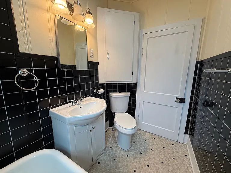 1626 Stoughton Ave — Photo 15