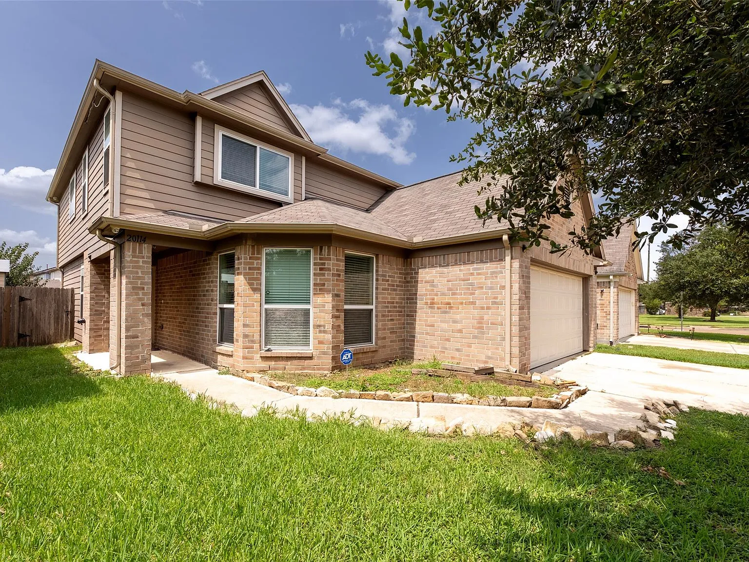 4 bed, 3.0 bath, 2224 sqft, $2,500 — Photo 1