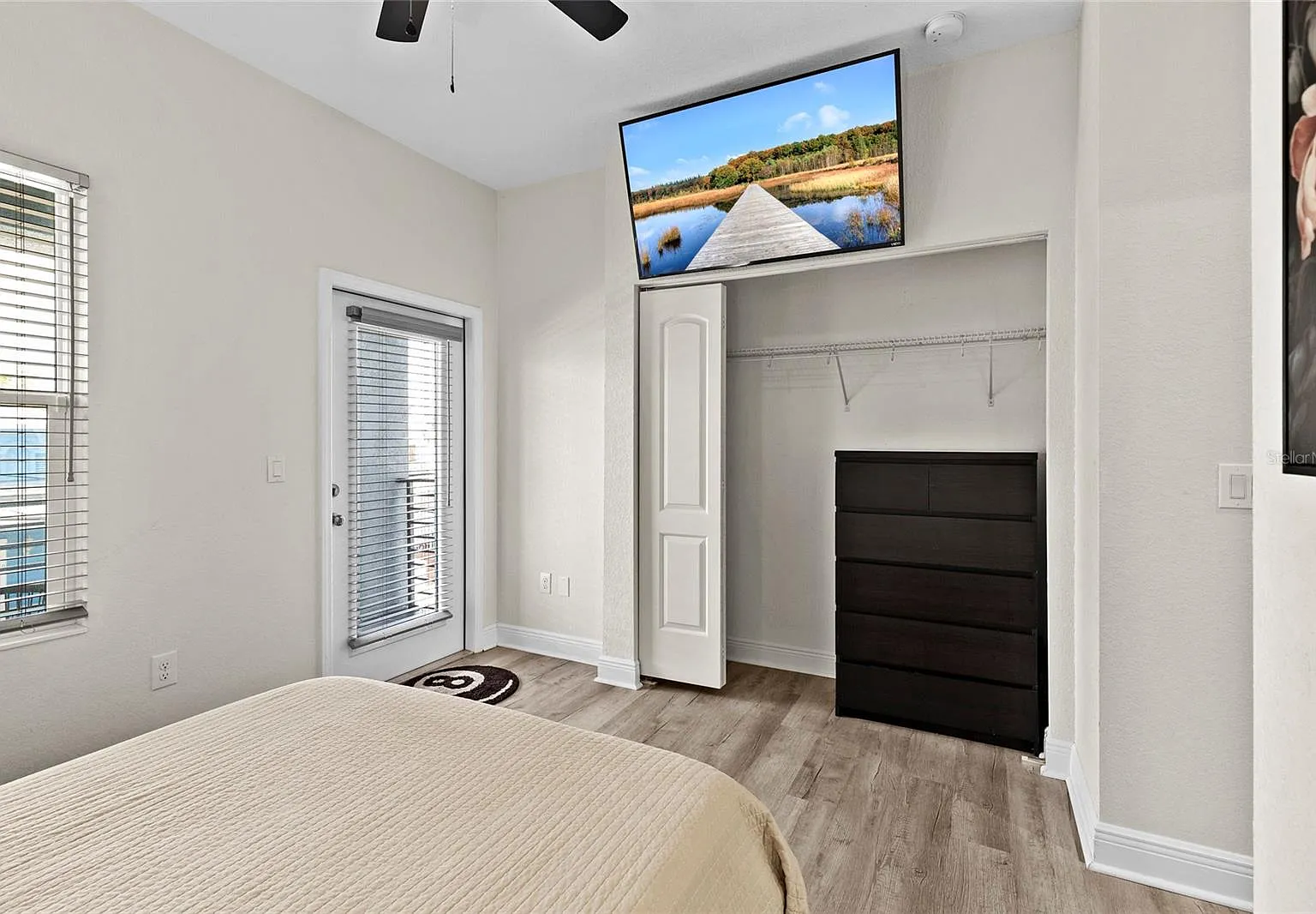 3 bed, 2.5 bath, 1384 sqft, $3,450 — Photo 3