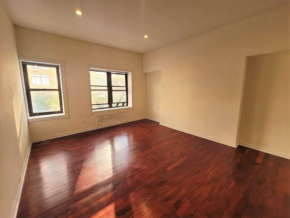 1st image of 881 10th Ave #3X