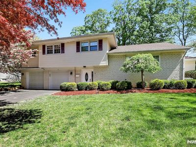 4 Gramercy Ln, Hillsdale, NJ, 07642
