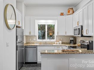 418 Windswept Dr, Asheville, NC 28801