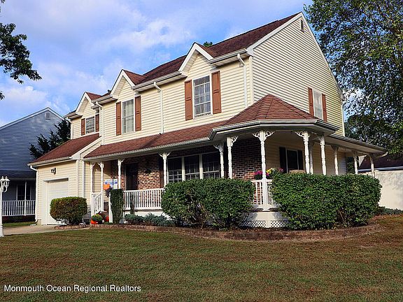 3rd image of 701 Meadow Ln