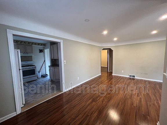 5th image of 1426 Winchester Ave