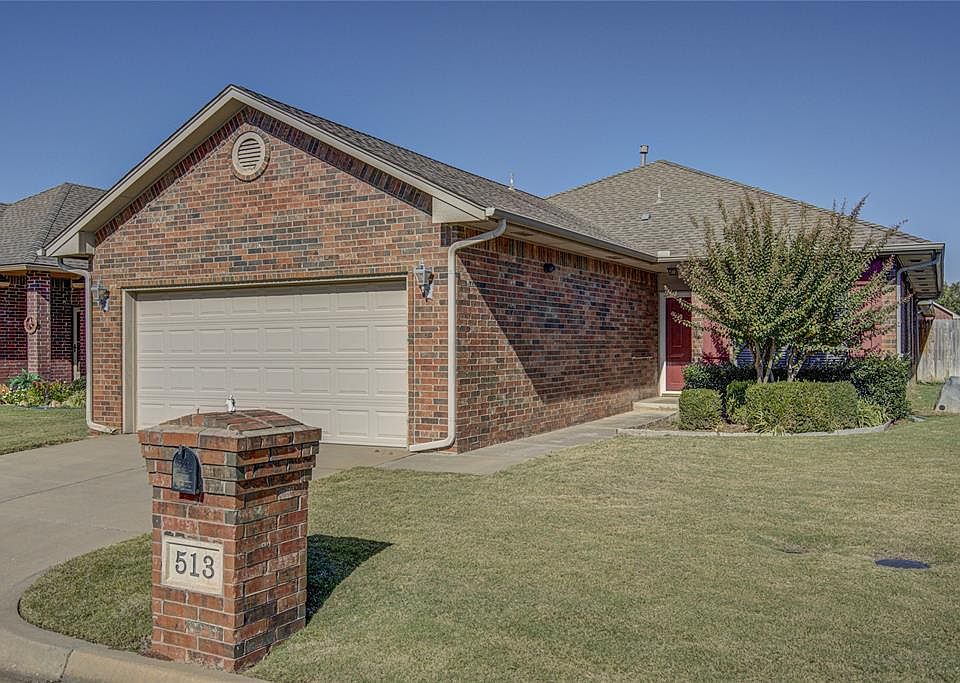 1st image of 513 SW 124th Pl