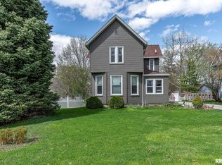 216 W Leclaire Rd, Eldridge, IA 52748