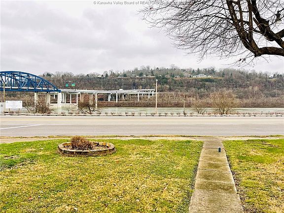 2nd image of 206 Kanawha Blvd W