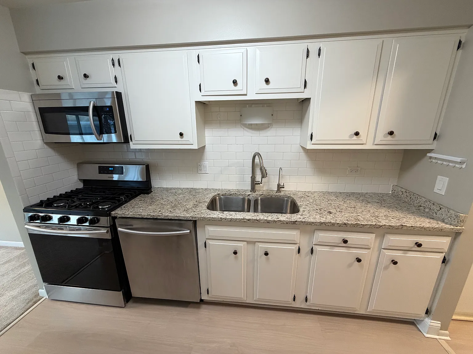 1 bed, 900 sqft, $1,600 — Photo 2