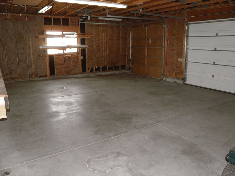 2nd image of 9915 Raygor Rd