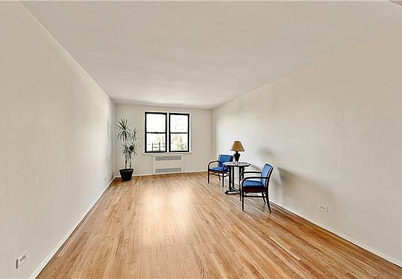 4th image of 510 Kappock St APT 1F