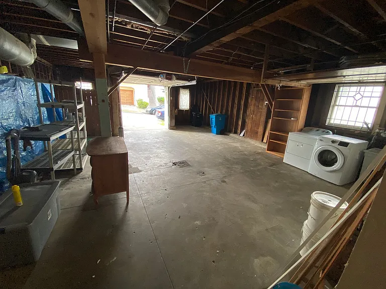 42 Castle Manor Ave — Photo 42