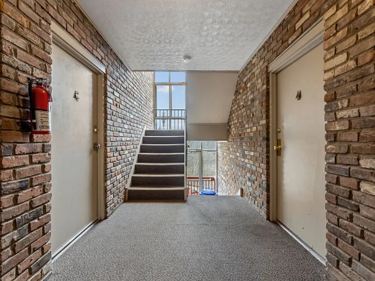 245 S 2nd St #11 — Photo 17