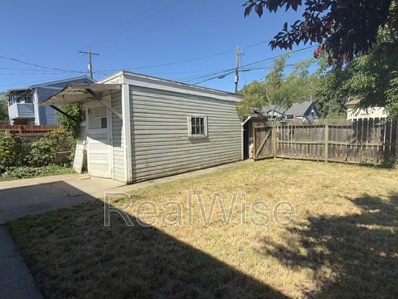 3rd image of 1416 SE Pine St