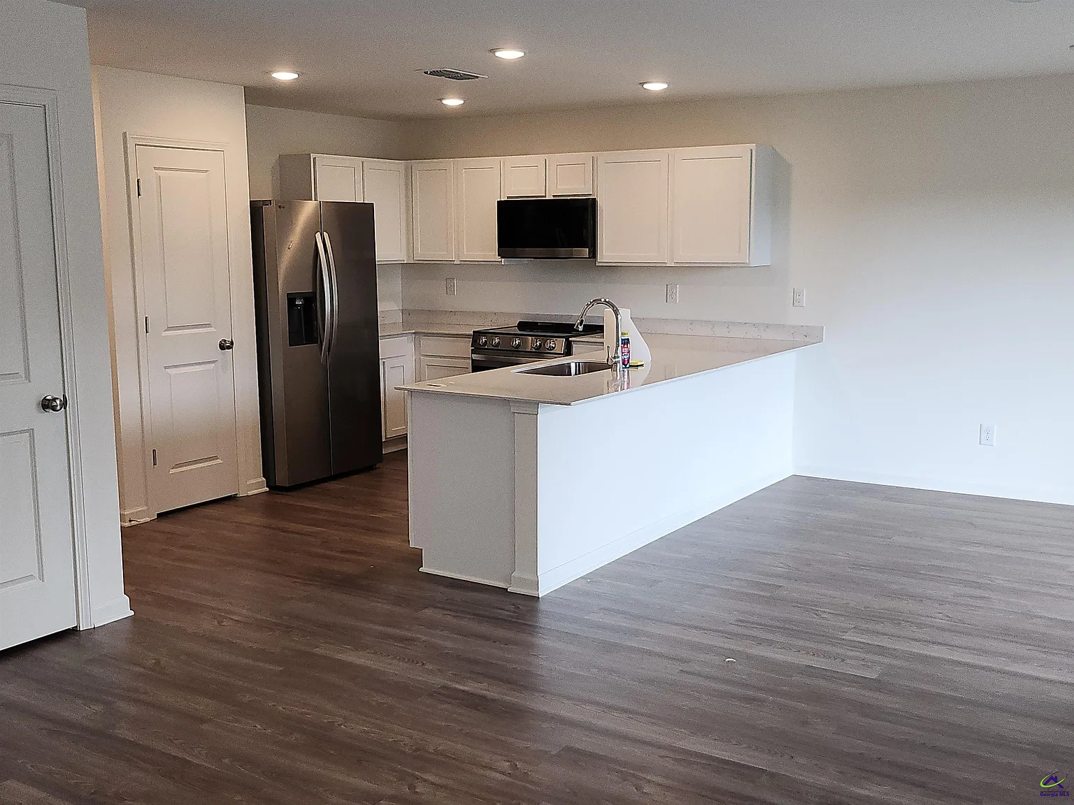 5 bed, 3.0 bath, 2180 sqft, $2,400 — Photo 3