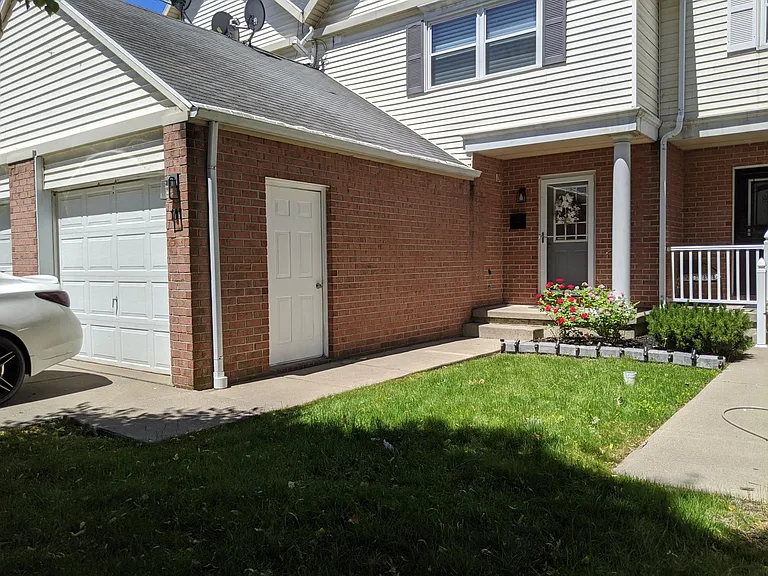111 Delmar Mitchell Dr — Photo 16