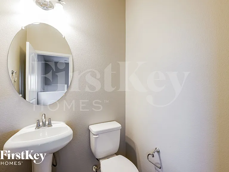 838 N Water St — Photo 17