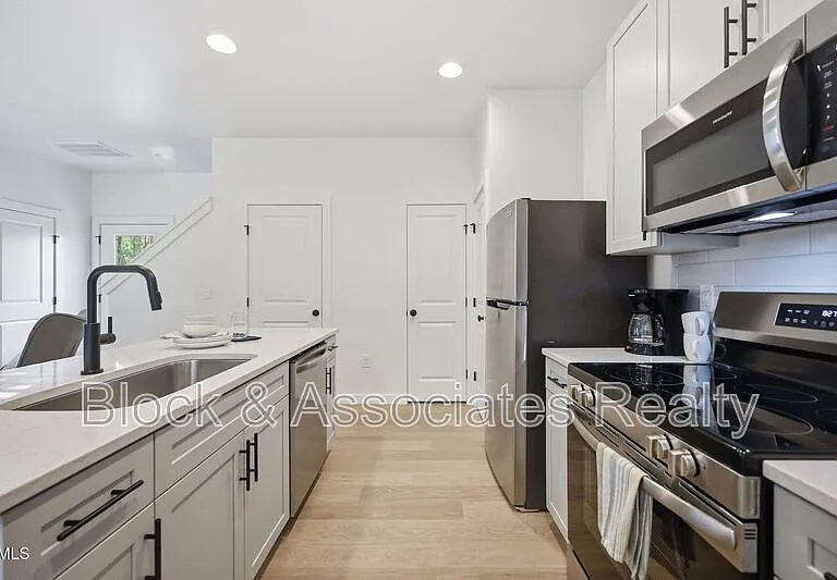 2819-103 Wilcox Pl — Photo 4