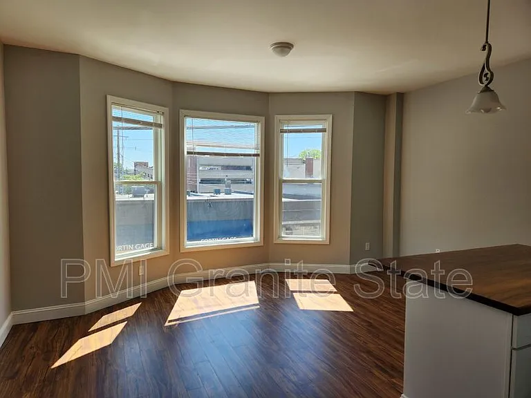 83 1/2 W Pearl St #2 — Photo 2