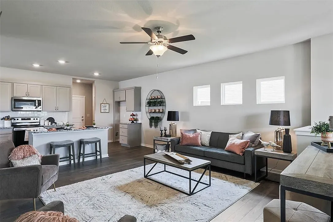 3 bed, 2175 sqft, $2,195 — Photo 2