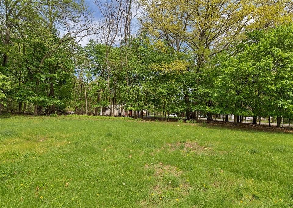 1st image of 2 Lazaroff Ln