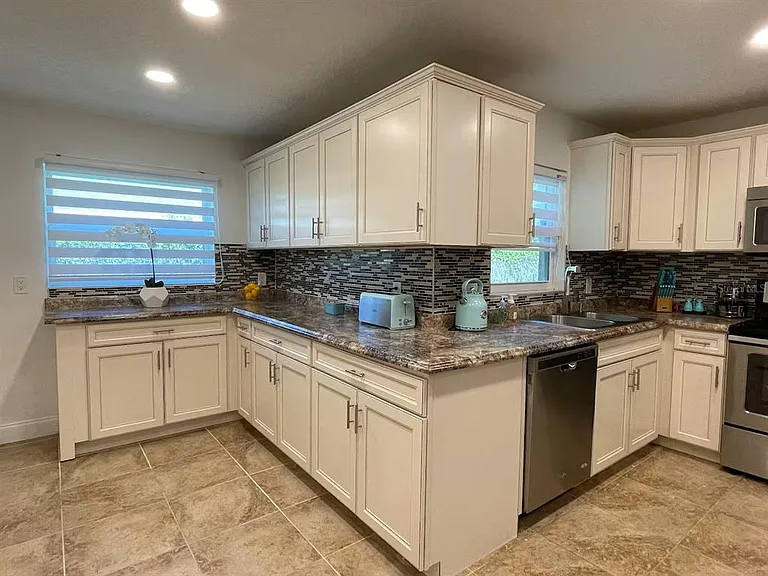 12 Lytton Ln — Photo 6