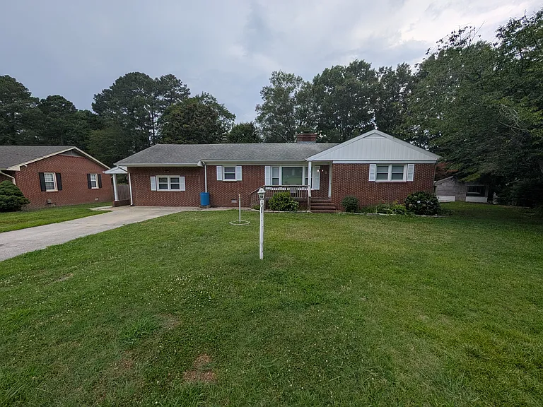132 Deborah Dr — Photo 1